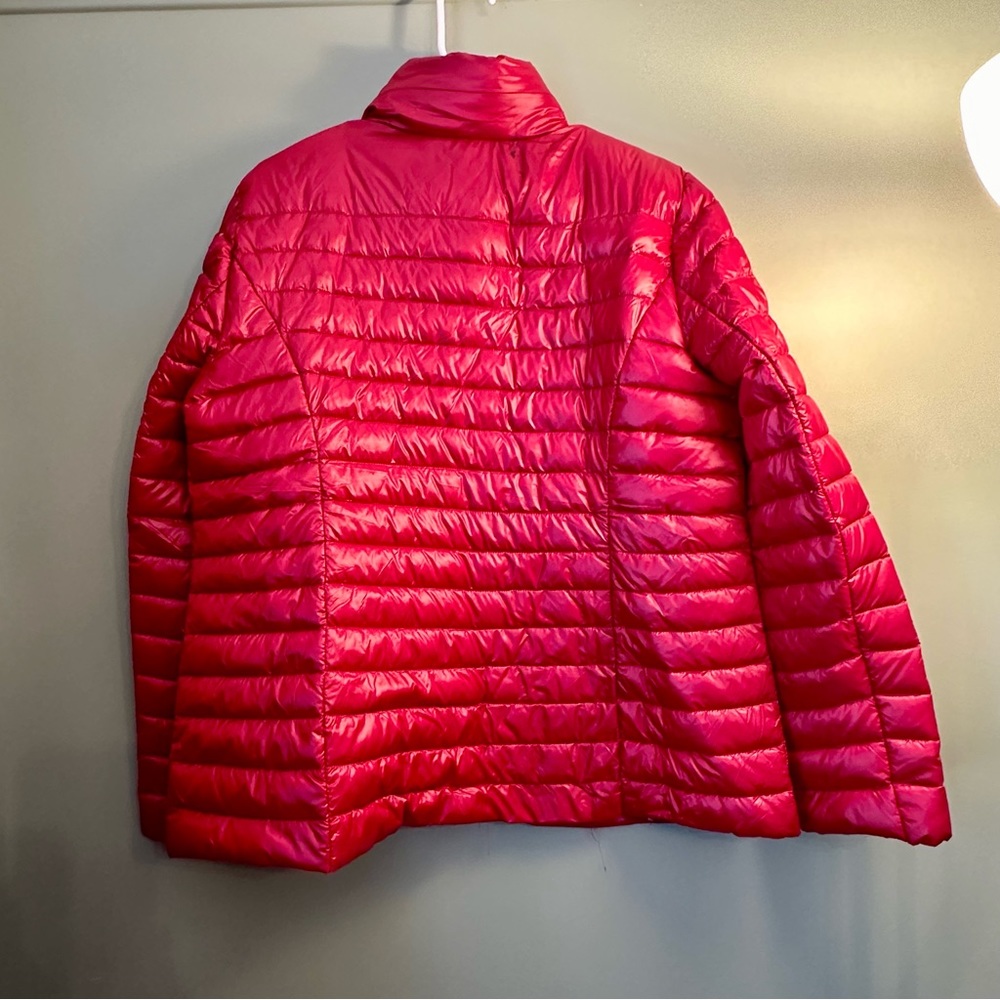 kate spade ♠️- Packable Down Jacket with Retractable Hood, “Burgundy” , XL - Picture 16 of 16